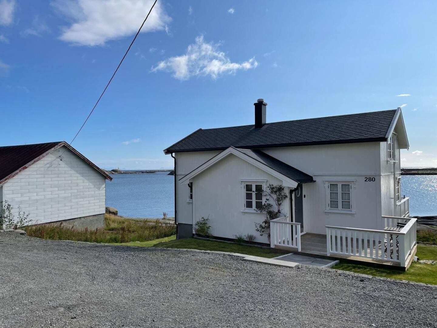 Nordlandshus Ved Havet Pa Reine, Lofoten Exteriér fotografie